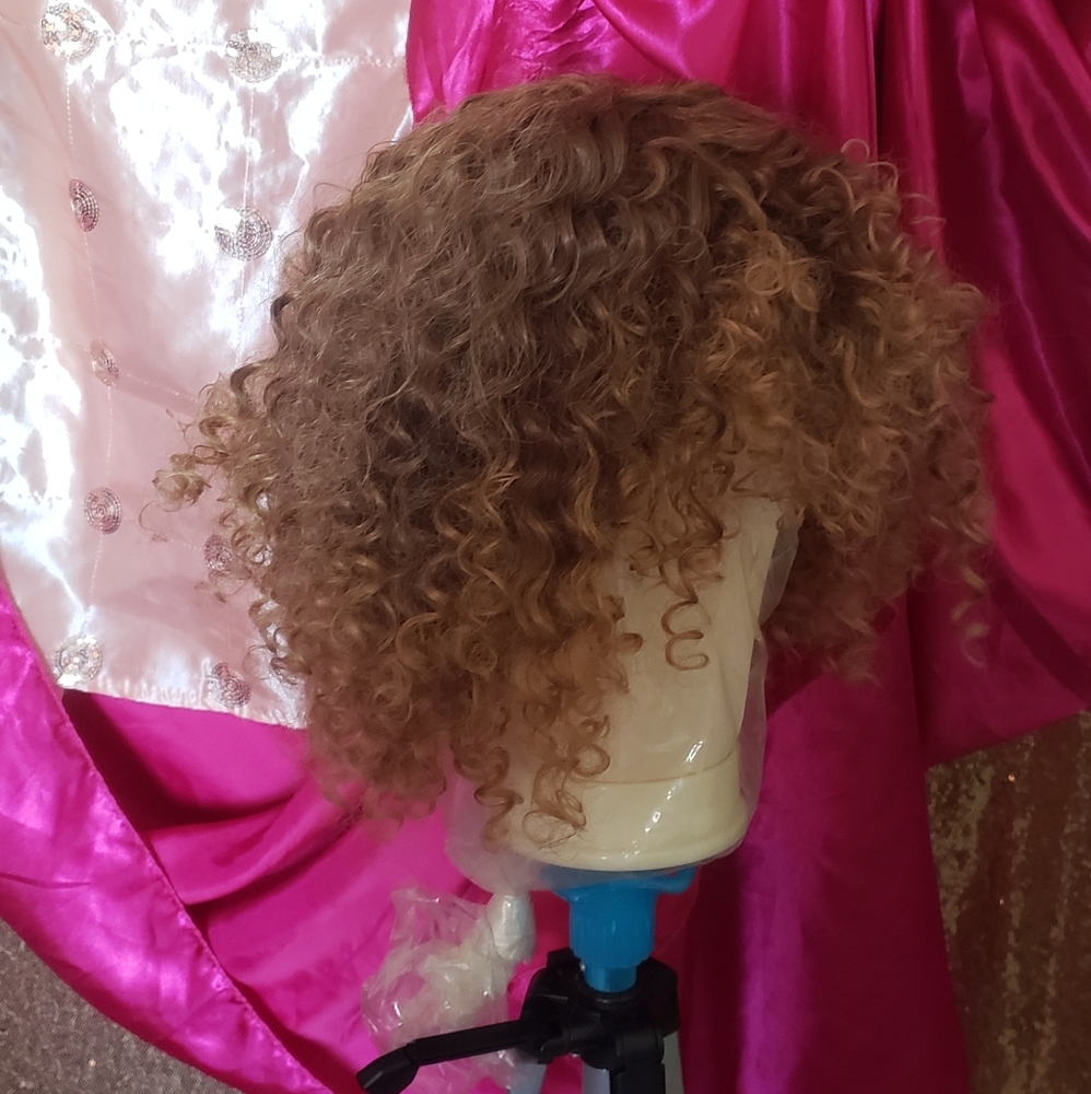 Wigs - Picture 3 of 6